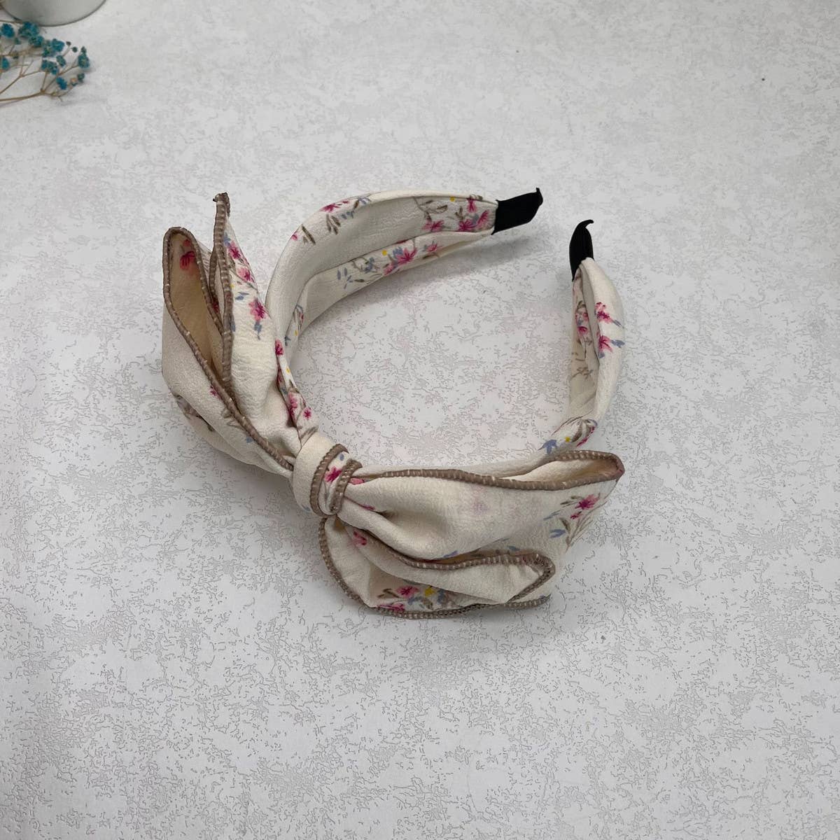 WIDE-BRIMMED FLORAL BOW HEADBAND_CWAHA2582: Red / (OS) 2