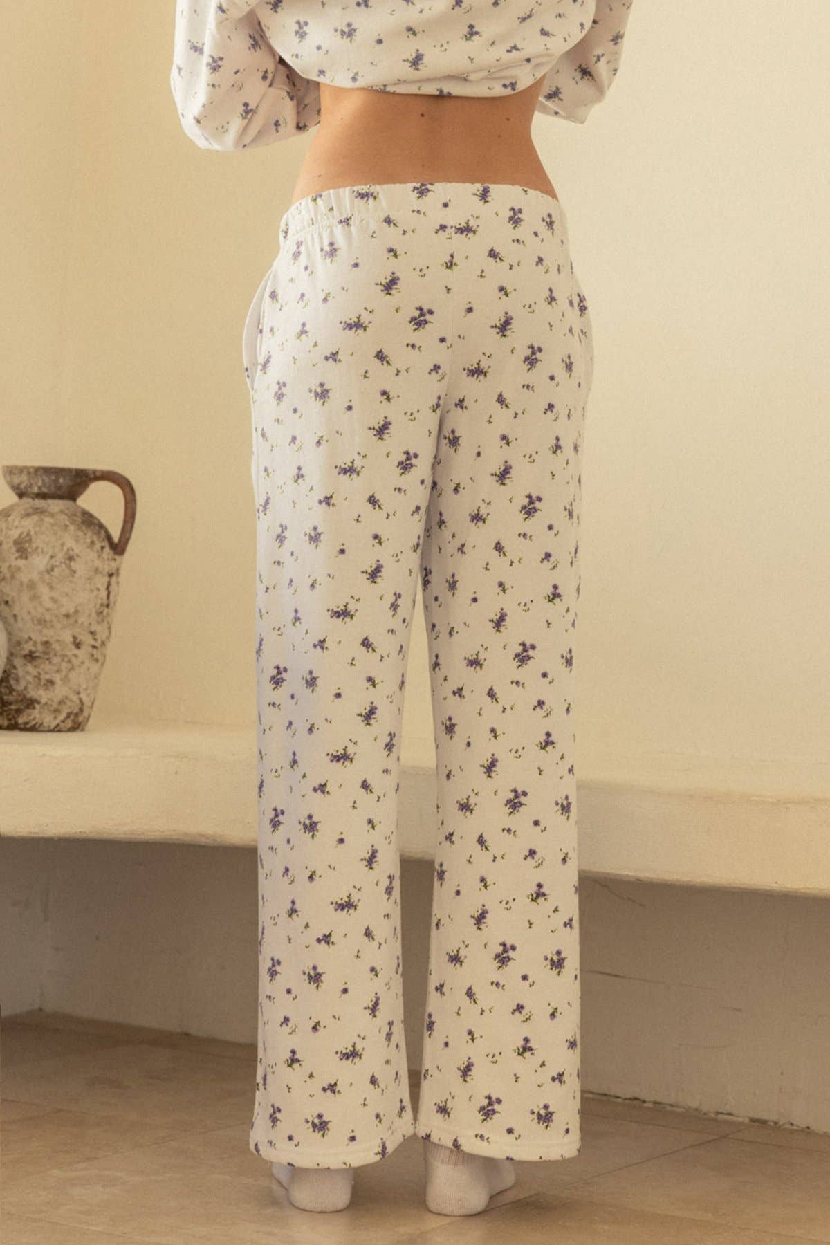 Delaney Ditsy Floral Wide Leg Pants: White/Lavender
