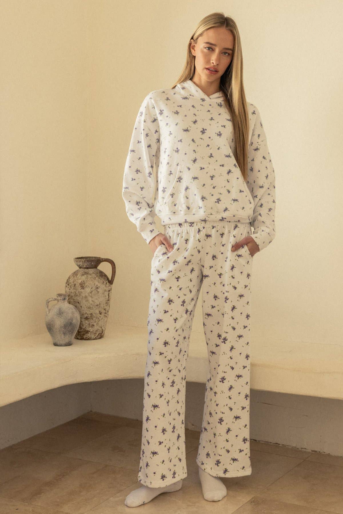 Delaney Ditsy Floral Wide Leg Pants: White/Lavender