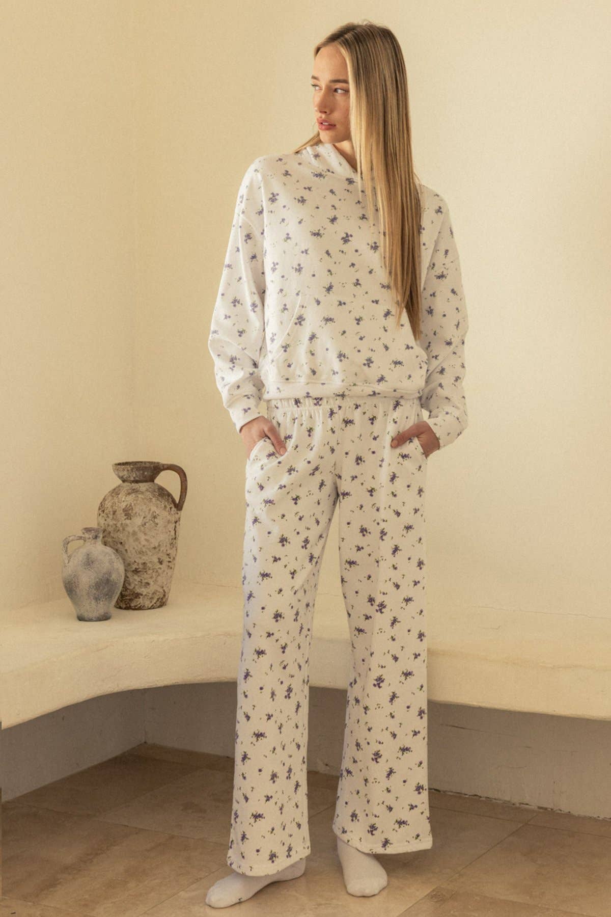 Delaney Ditsy Floral Wide Leg Pants: White/Lavender