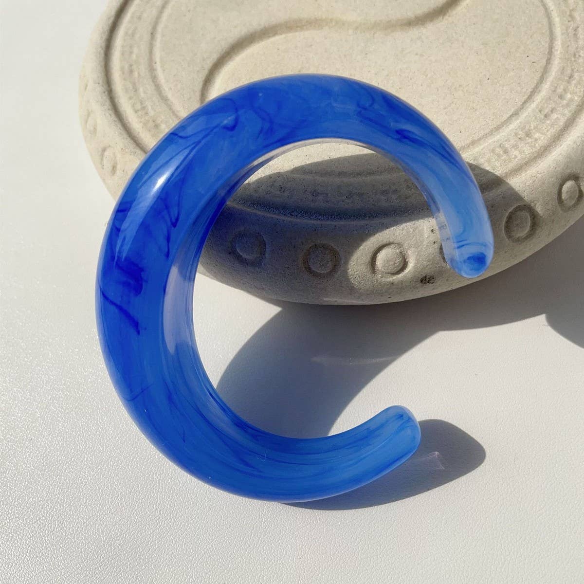 Thin Open Cuff Acrylic Bracelet for Petite Women_CWMM3095: LIGHTBLUE / (OS) 1